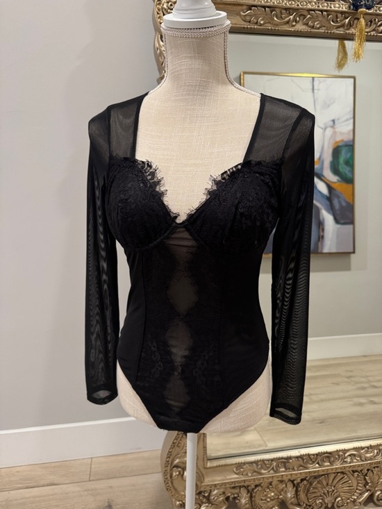Lulus Tops - Lulu's Black Lace & Mesh Long-Sleeve Scoop Bodysuit